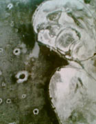 Un gemído unítil, la ceremonia de la vida, (2009) vitrofusión