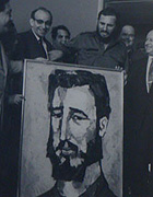 Momentos de entrega del primer retrato de Guayasamín a Fidel, efectuado en la sede de la Embajada de Ecuador en La Habana, en 1961.